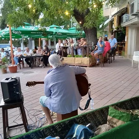 Budget With Breakfast * فارنا